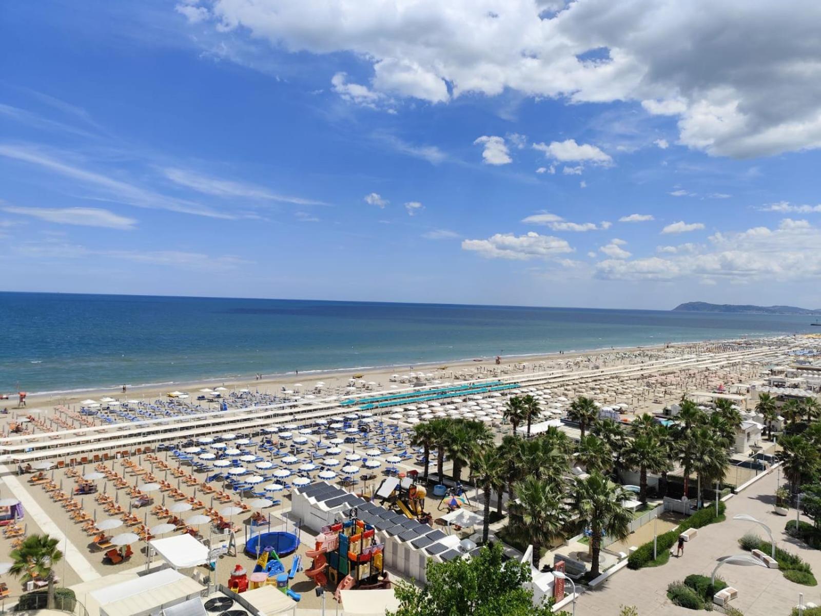Hotel Sporting Riccione Bagian luar foto