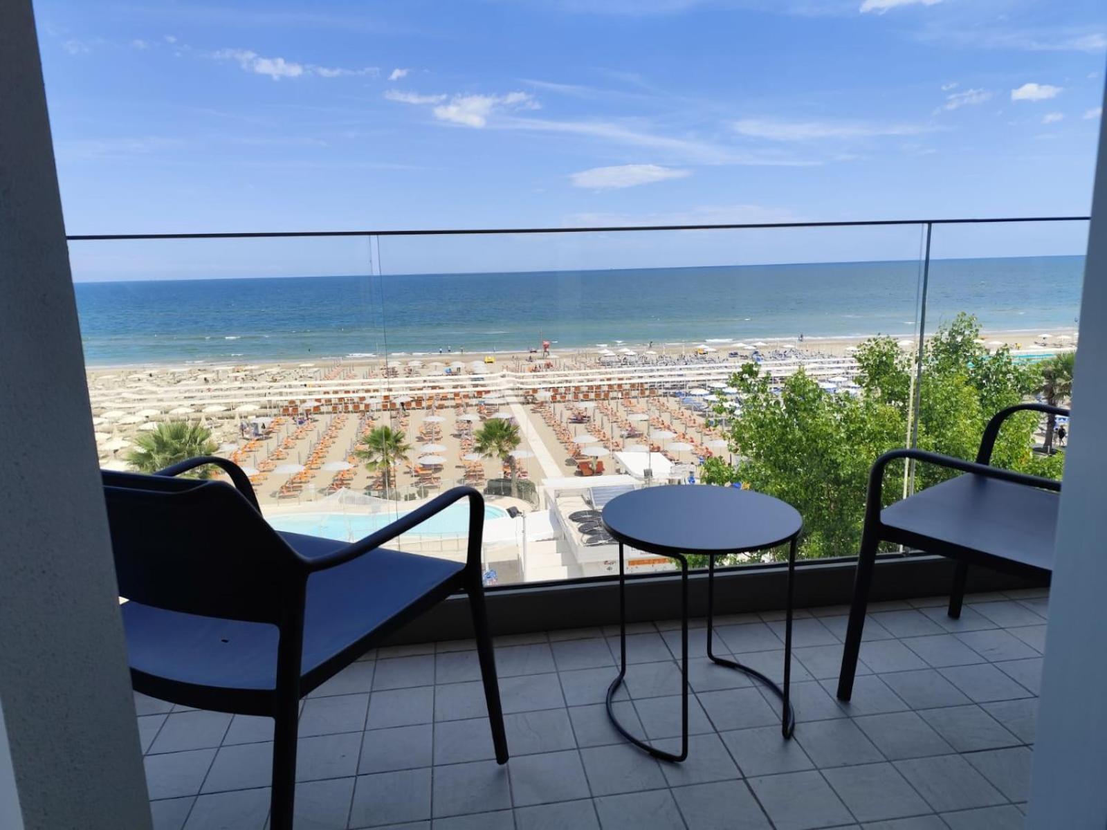 Hotel Sporting Riccione Bagian luar foto
