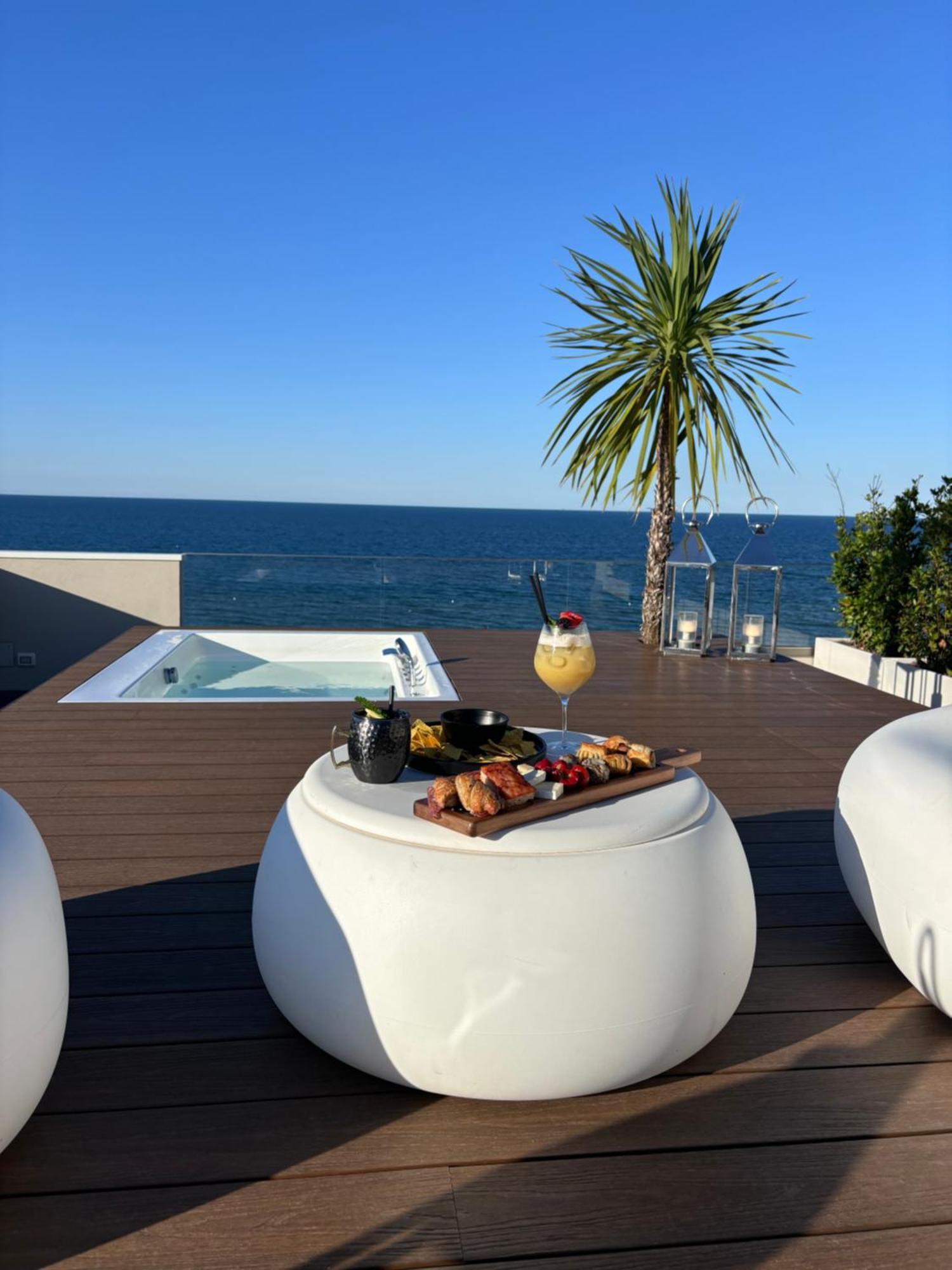 Hotel Sporting Riccione Bagian luar foto